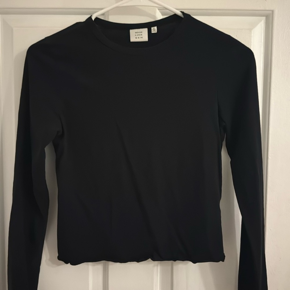 Black small cropped long sleeve